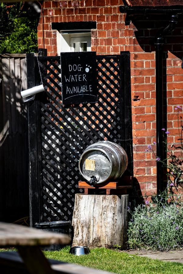 The Stag And Huntsman At Hambleden Bed and Breakfast Henley-on-Thames Buitenkant foto